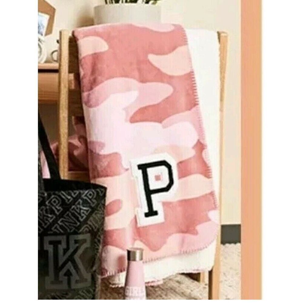 VS PINK camo camouflage Sherpa teddy fur throw BLANKET guc